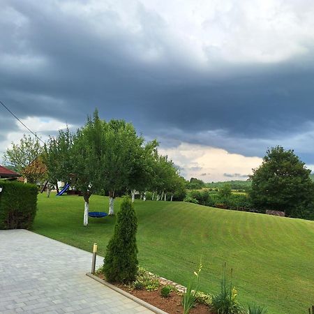 Guesthouse Miha Rakovica Exteriör bild
