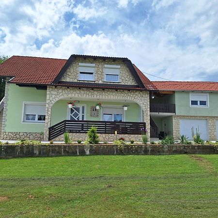 Guesthouse Miha Rakovica Exteriör bild