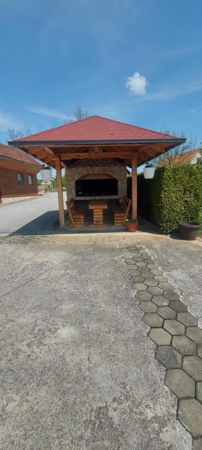 Guesthouse Miha Rakovica Exteriör bild
