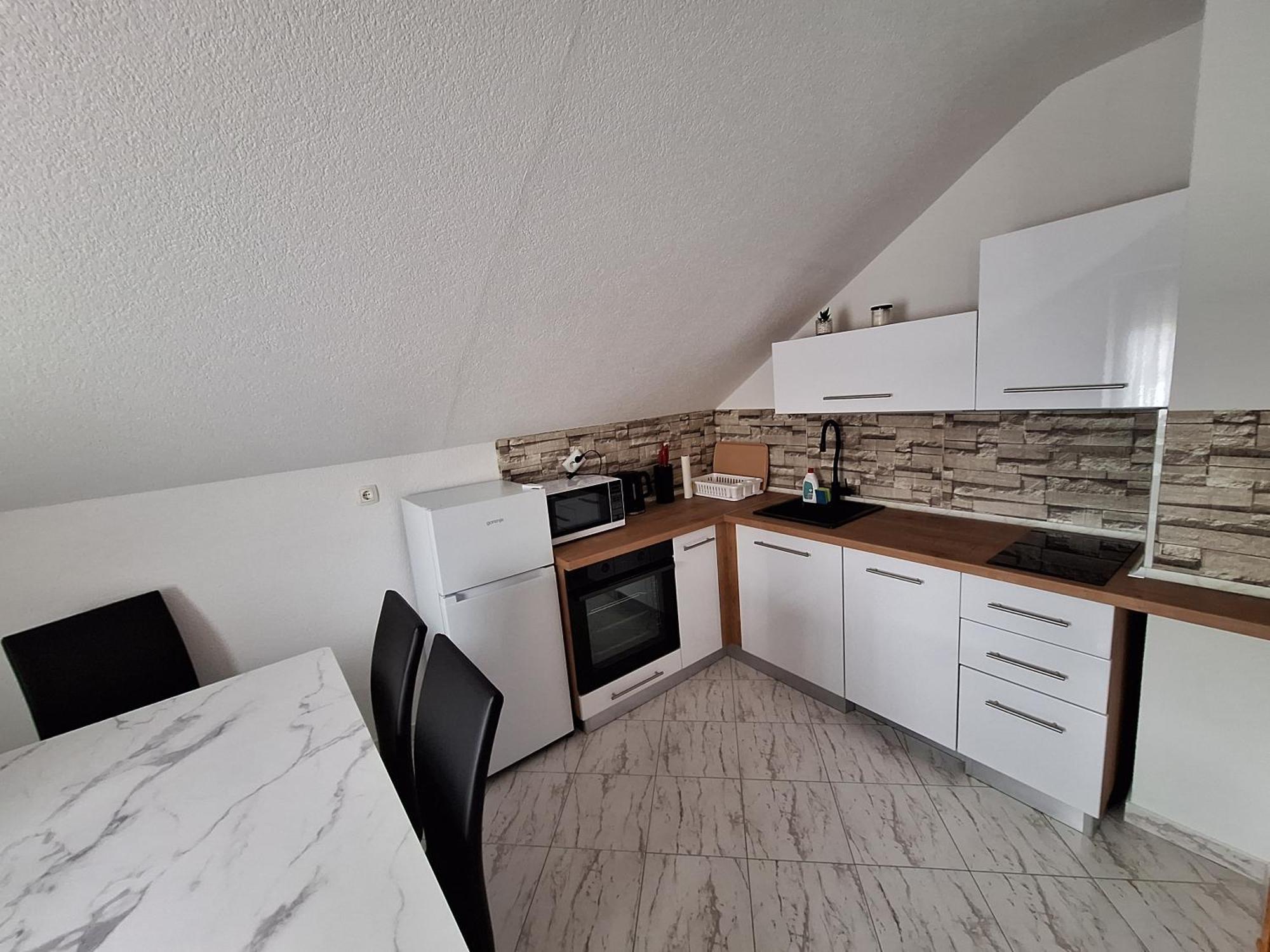 Guesthouse Miha Rakovica Exteriör bild