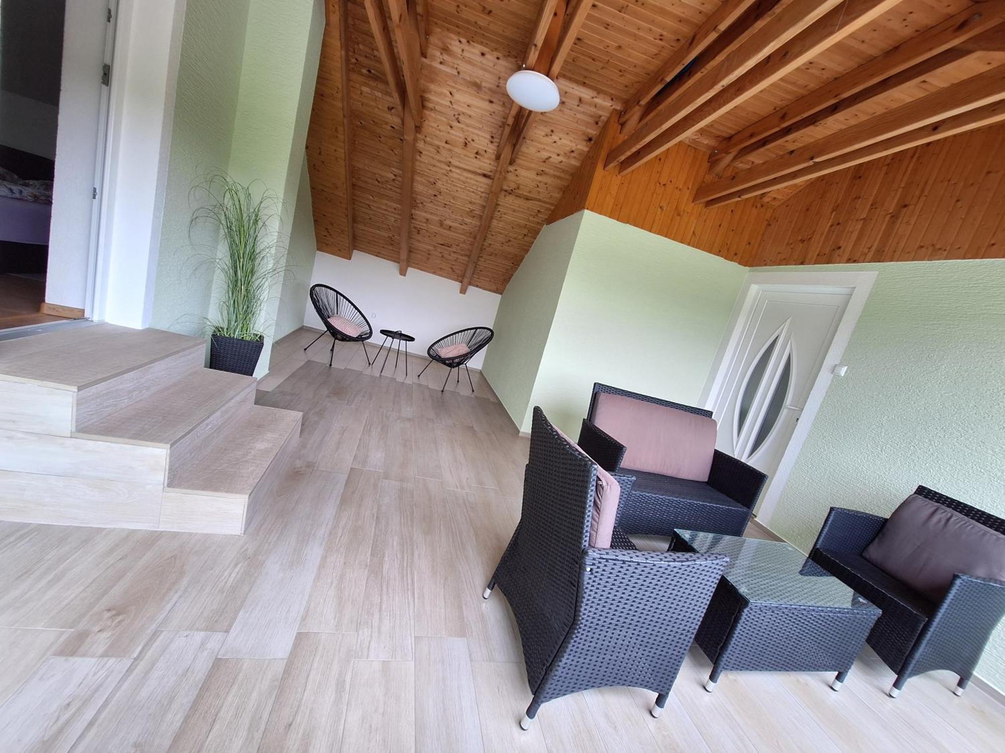 Guesthouse Miha Rakovica Exteriör bild